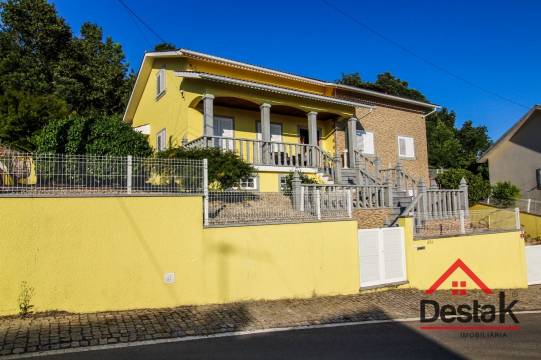 Moradia V5 para venda em São Pedro do Sul