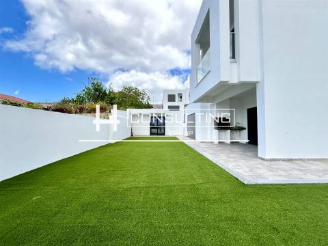 Moradia Isolada T4 DUPLEX Venda em Corroios,Seixal
