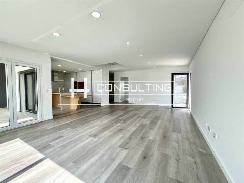 Moradia Isolada T4 DUPLEX Venda em Corroios,Seixal