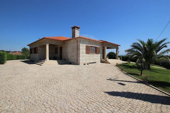 Moradia T4 para venda