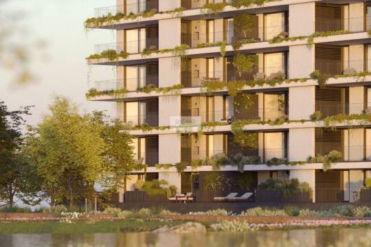 Apartamento T4 com varanda e 3 suites em condomínio privado com piscina