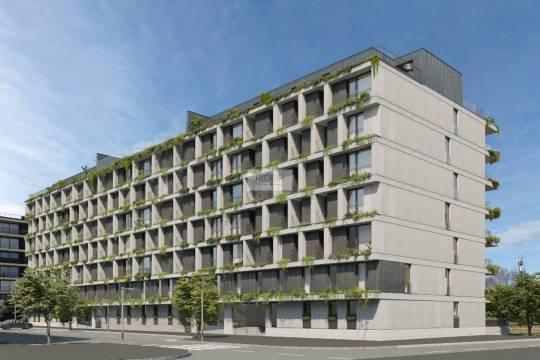 Apartamento T4 com varanda e 3 suites em condomínio privado com piscina