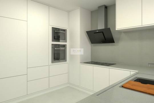 Moradia T3 de 3 frentes e jardim em construção em Milheirós