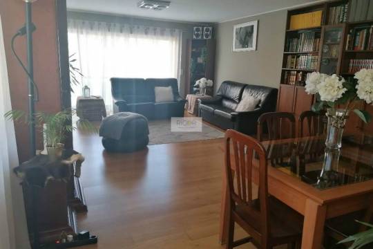 Apartamento T4 de 3 frentes na Urbanização dos Maninhos
