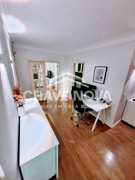 Apartamento T3 com box para 2 carros - Barão do Corvo