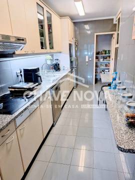 Apartamento T3 com box para 2 carros - Barão do Corvo