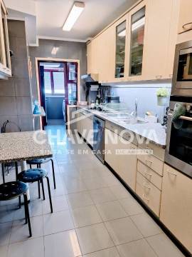 Apartamento T3 com box para 2 carros - Barão do Corvo