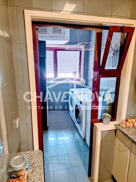 Apartamento T3 com box para 2 carros - Barão do Corvo