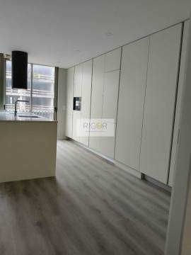 Apartamento T2 Dúplex com varanda NOVO em Matosinhos Sul