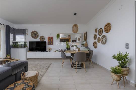 Apartamento T2 com jardim e piscina em Lagos, Algarve