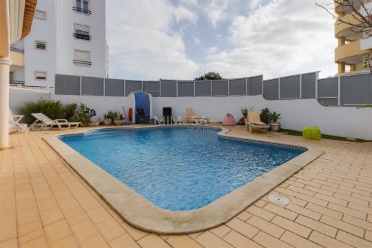 Espaçosa moradia T3 com Piscina em Zona Central