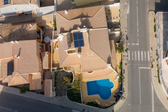 Espaçosa moradia T3 com Piscina em Zona Central