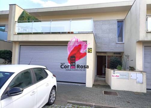 Moradia T3 Banda - Selho S. Jorge - possibilidade de 100% de financiamento