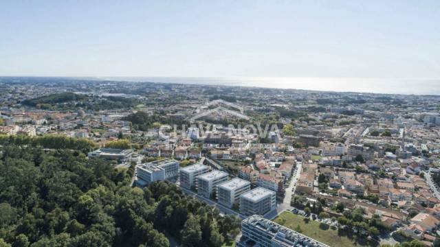 Apartamento T2 Novo c/ Varanda e Garagem em Mafamude (Quinta de Cravel)