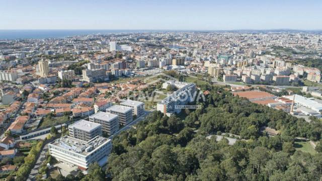 Apartamento T2 Novo c/ Varanda e Garagem em Mafamude (Quinta de Cravel)