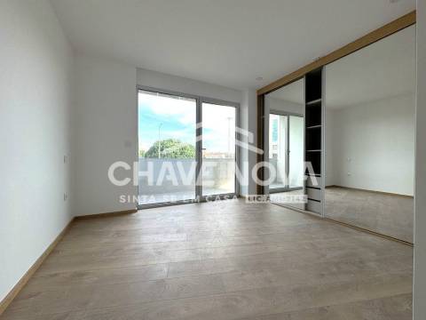 Arrendamento T1 c/lugar de garagem no Porto