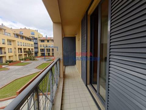 Apartamento T3 com estacionamento, Amial, Porto