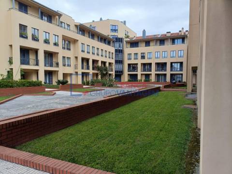 Apartamento T3 com estacionamento, Amial, Porto
