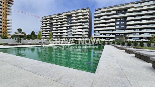 Apartamento T3, novo, condomínio fechado com piscina