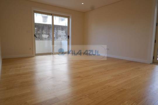 Apartamento T3 com Varanda, Terraço e Garagem na Boavista