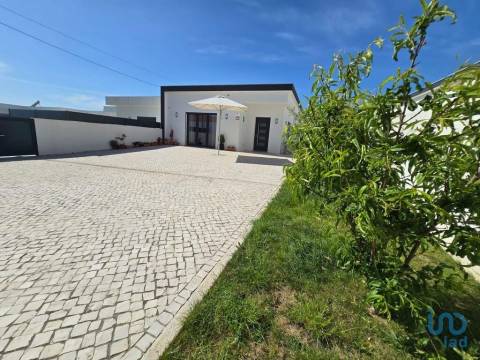 House in Cadaval