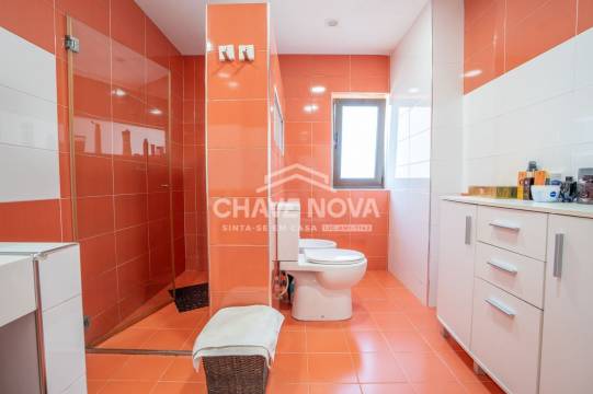 Apartamento T5 (Duplex) com 2 lugares de garagem