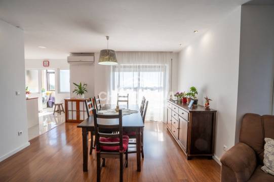 Apartamento T5 (Duplex) com 2 lugares de garagem
