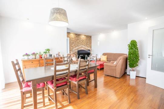 Apartamento T5 (Duplex) com 2 lugares de garagem