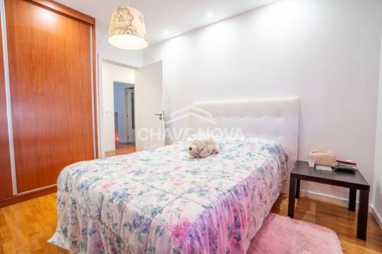 Apartamento T5 (Duplex) com 2 lugares de garagem