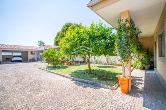 Moradia Geminada V3 c/ Jardim e Garagem em São João de Ver (Sta. Maria da Feira)