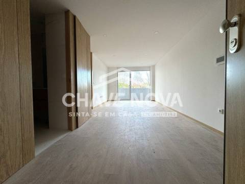 Arrendamento T1 c/lugar de garagem no Porto