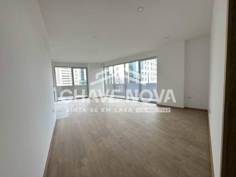 Arrendamento T1 c/lugar de garagem no Porto