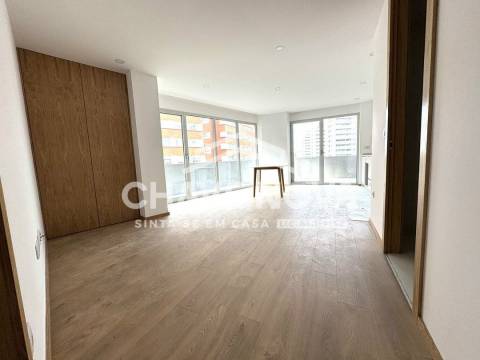 Arrendamento T1 c 2/lugar de garagem no Porto