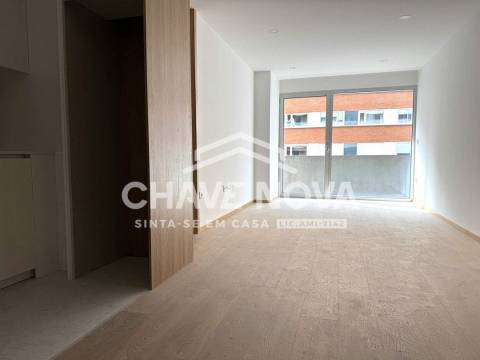 Arrendamento T1 c/lugar de garagem no Porto