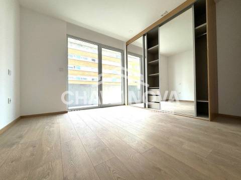 Arrendamento T1 c/lugar de garagem no Porto