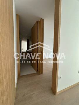 Arrendamento T1 c/lugar de garagem no Porto