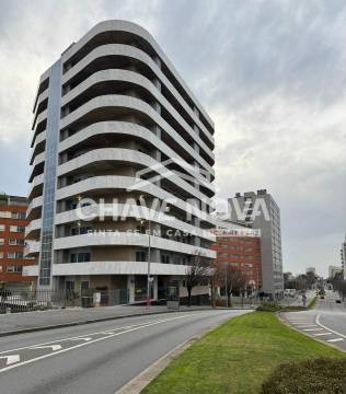 Arrendamento T1 c/lugar de garagem no Porto