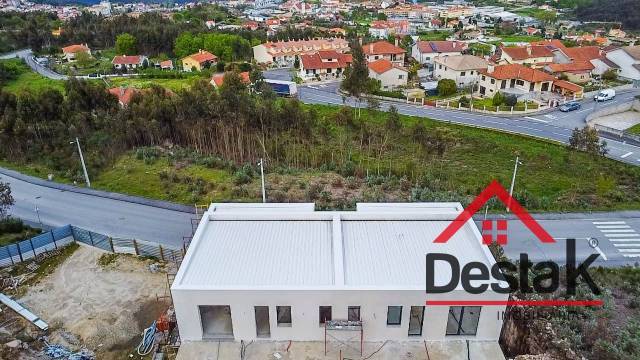 Moradia Geminada V3 para venda em Oliveira de Frades