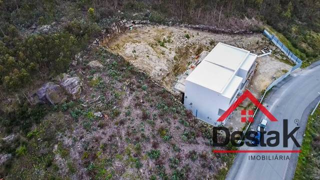 Moradia Geminada V3 para venda em Oliveira de Frades