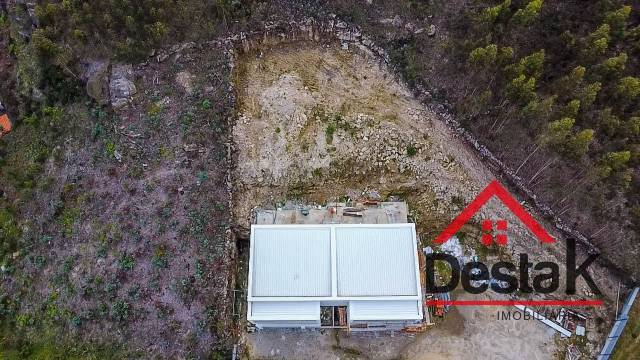 Moradia Geminada V3 para venda em Oliveira de Frades