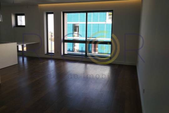 Apartamento T4 novo à rotunda da Boavista e Casa da Música