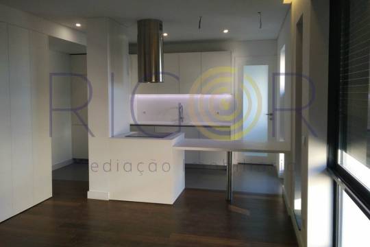 Apartamento T4 novo à rotunda da Boavista e Casa da Música