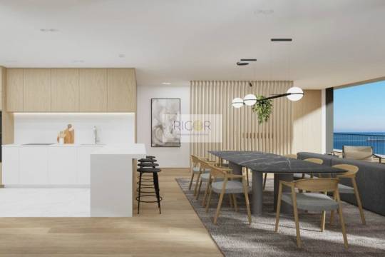 Apartamento T4 novo com varanda à seca do bacalhau