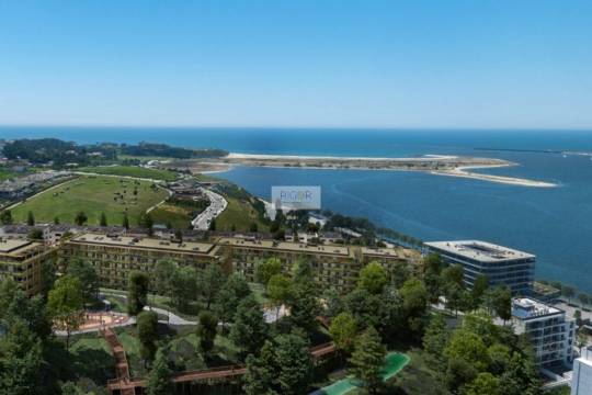 Apartamento T3 com varanda em construção