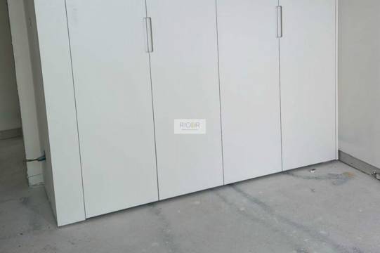 Apartamento T2+1 com varanda na sala a sul em Matosinhos.