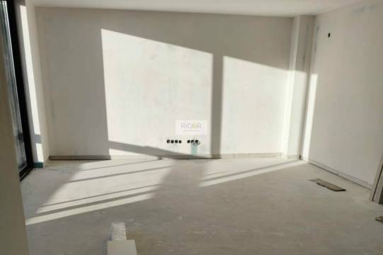 Apartamento T2+1 com varanda na sala a sul em Matosinhos.
