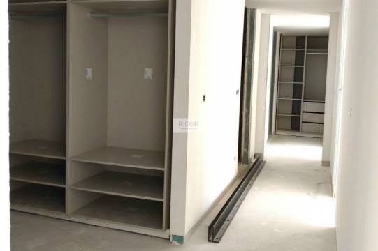 Apartamento T2+1 com varanda na sala a sul em Matosinhos.