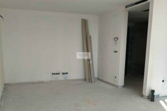 Apartamento T2+1 com varanda na sala a sul em Matosinhos.