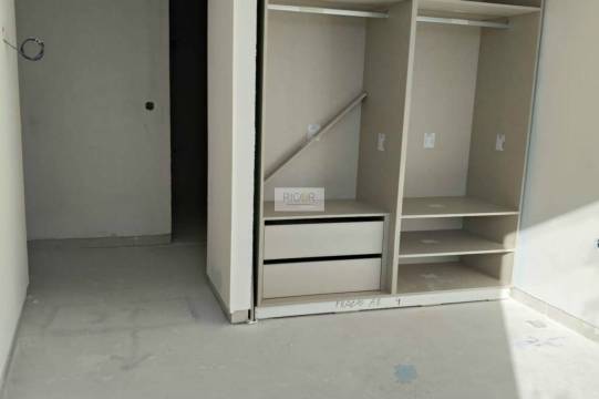 Apartamento T2+1 com varanda na sala a sul em Matosinhos.