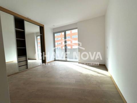 Arrendamento T1 c/ 2 lugar de garagem no Porto